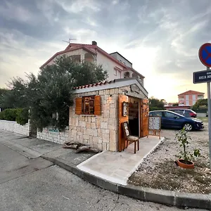 apartmani-nena.hotelinzadar.com/